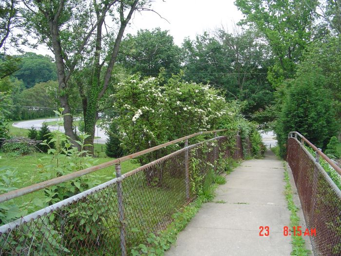 Winespring Lane takes me to the Charles Ridge neighborhood, where this sidewalk descends to the Ridge Ruxton Center, and the new (in 2010) West Towson Elementary School, on Charles Street. ET 37 minutes.