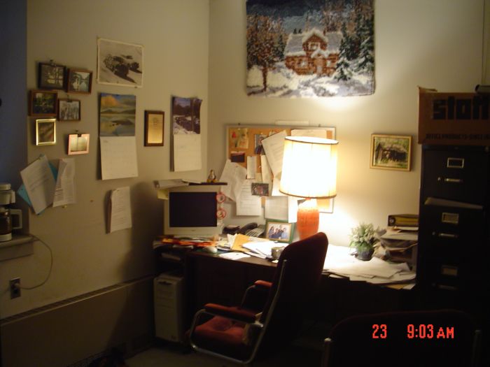 Arrival at my office, ET 1:25 includes probably an extra five to ten minutes for the photography. My usual walk is from about 6:00 AM to 7:15 AM, leaving time to change my clothes and prepare for my 8:00 class. This "hour-long commute" is one of the joys of my job!