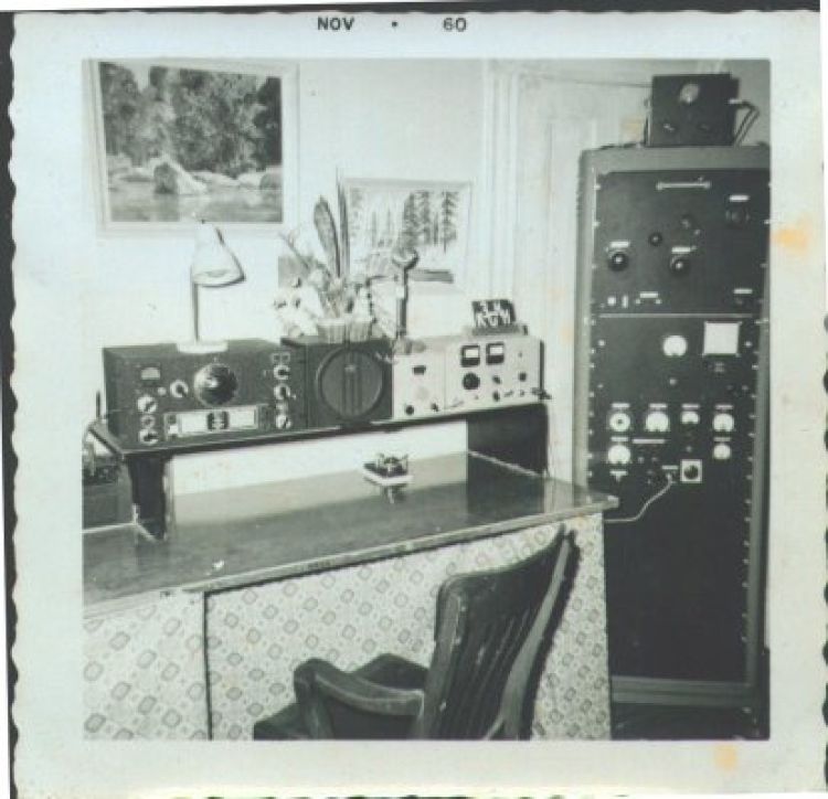 W3MI's transmitter used a pair of 8005 triodes, in that top section; it is hinged at the bottom to permit plugging in different coils. It was only for 20 and 10 meters, and really shined on AM; it wasn't so great on CW. It used a WW2 Army surplus BC-459 as a VFO. It put out 200 watts of beautiful AM audio, and could run 300 watts on CW.