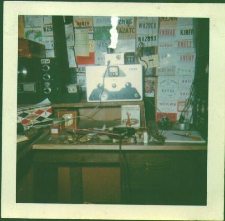 I had borrowed this Heathkit DX-20, with a screen modulator, from Bob K3HWL.
