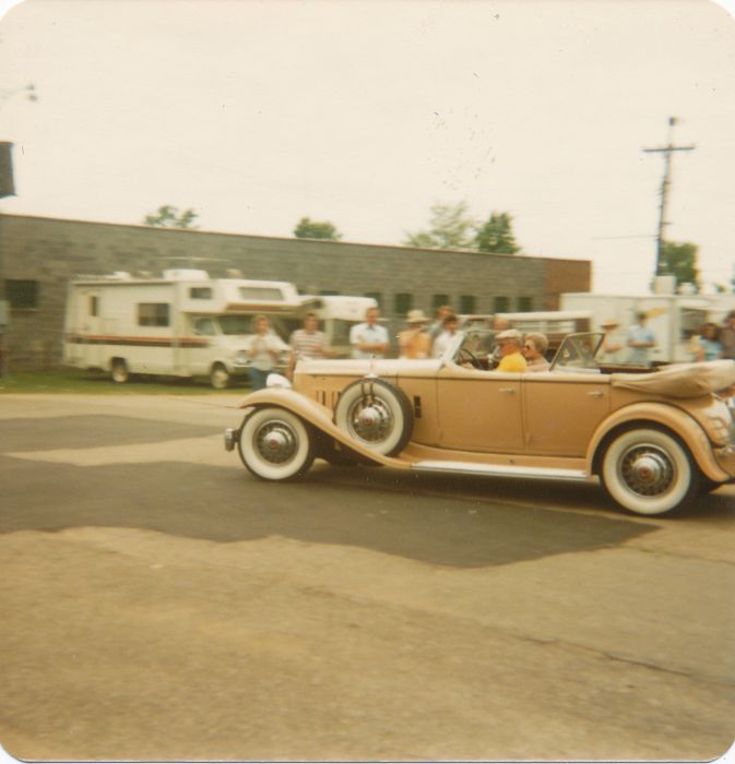 The Deweys pulling out, heading back to Durham NH, I presume.