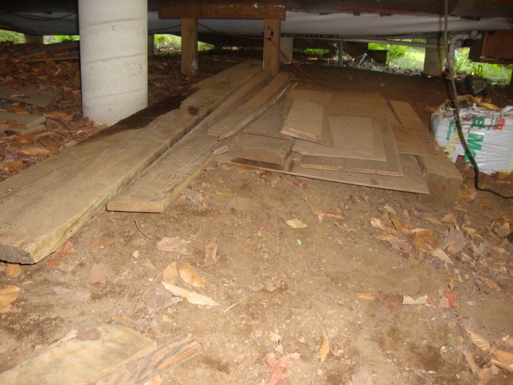 Trying to clear the under-cabin area; after disposing of some scraps, the woodpile is moving along.
