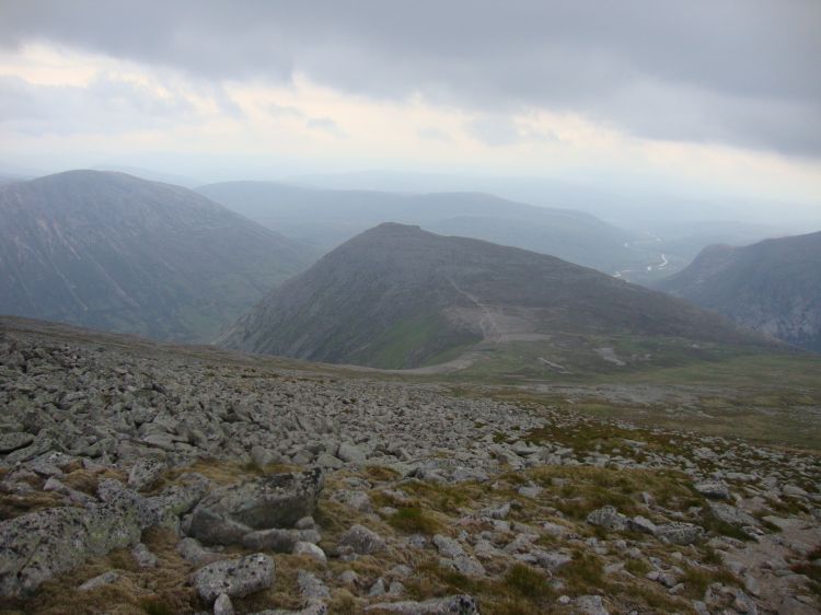 About 2:30, I'm nearly back at the T. The path ahead goes to Devil's Point, and the descent to Lairig Ghru and the bothy begins at the photo's center. The river to the south is apparent at the right of Devil's Point.