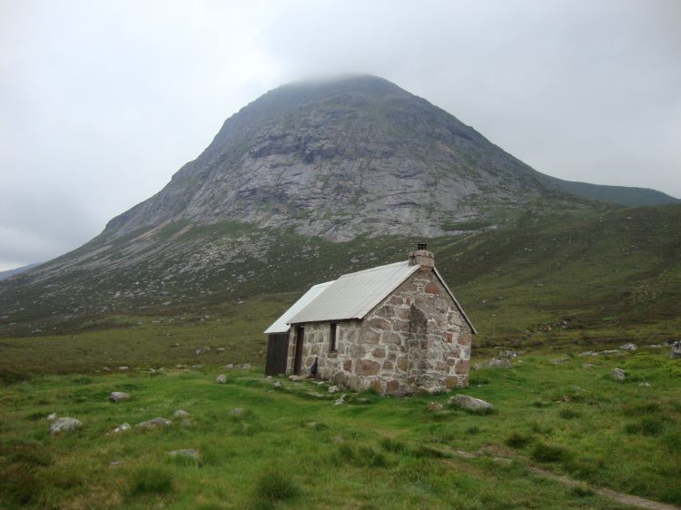 Ah, how delightful to be back "home," sipping hot coffee and wearing my (relatively) clean and dry "camp" clothes! This is Devil's Point, with its summit in the mist, at about 5:00 PM. I was there at 11:00 this morning! It --- and Cairn Toul --- made a great, satisfying, day hike. 