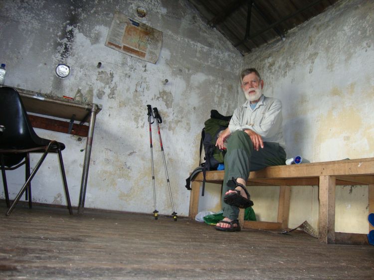 At 1:40 PM, I depacked at the tiny Hutchison Memorial Hut. There was room for two, end to end, on that narrow bench, and few more on the floor, but I had the bothy to myself for two nights. After coffee and updating my trail notes, about 4:30 I headed out to find Shelter Stone.