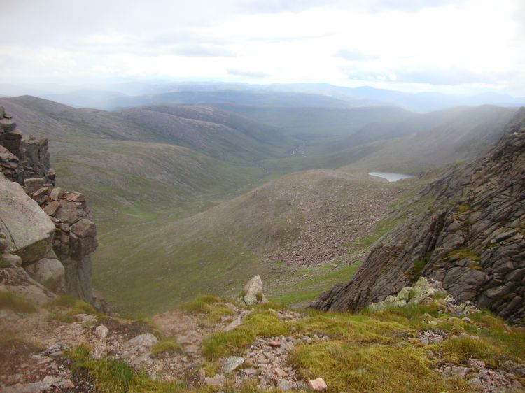 At 12:15 PM, rising above the Loch Etchachan plateau, I came to a craggy overlook, Coire Sputan Dearg, with a good view south along Glen Derry. The river is faintly visible. The pond is Lochan Uaine. 
