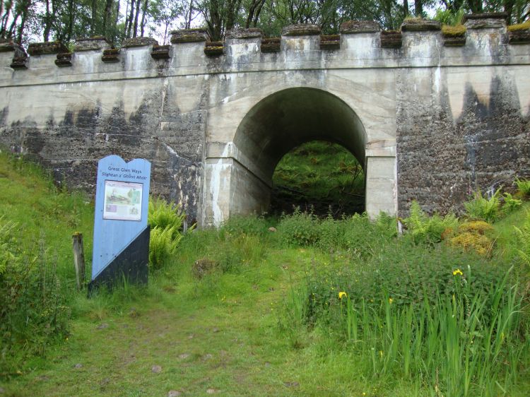 The Great Glen Way passes between this abandoned railroad and Loch Oich. I came to this underpass at 11:00 AM and treated myself to lunch, from noon to 1:00, at the charming Bridge House Tea Garden.