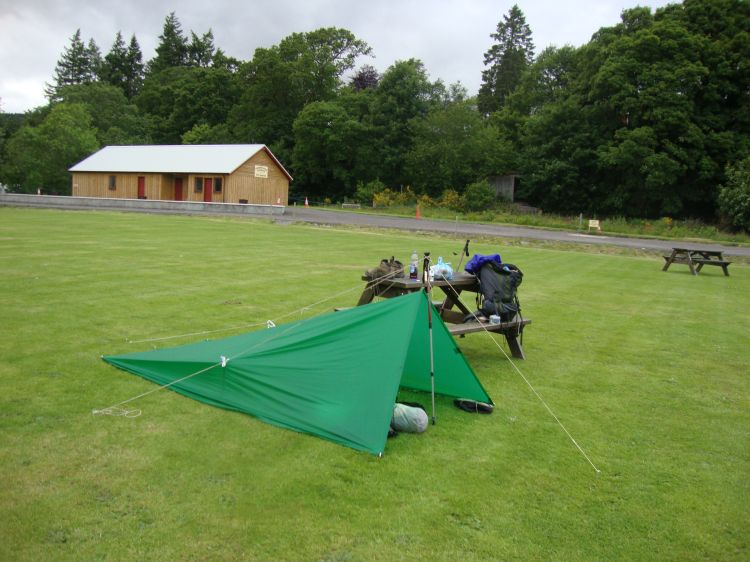 Shortly after 3:00 PM I arrived at this private campground, Stravaigers, in Fort Augustus, at the southwest end of Loch Ness. Free "wild camping" was not allowed at the lock. Although there was no campers' cook room, the showers and toilets (in the building) were excellent and town shops were only a ten-minute walk away. 