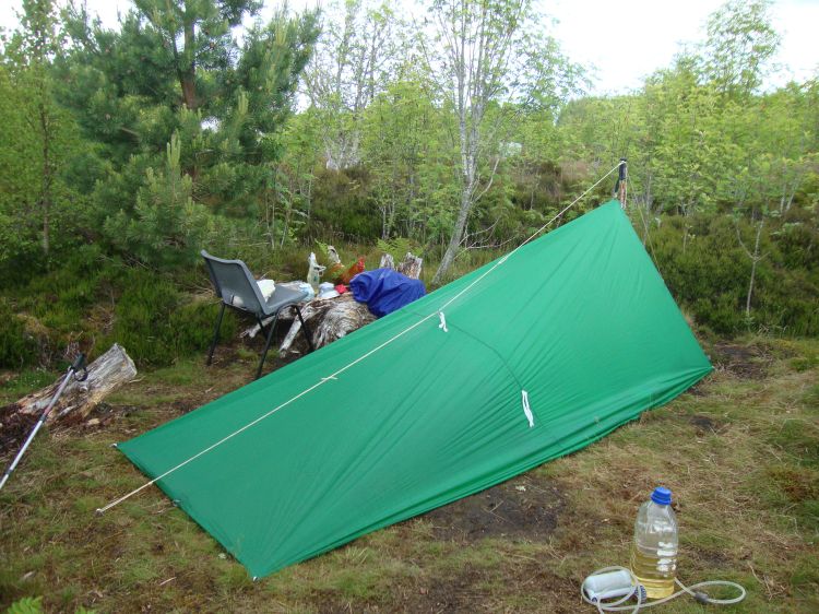 It was only a bit after 2:00 PM when I arrived, with light rain starting, at this uneven heather and peat site at the strange "Abriachan Cafe and Eco-Campsite." No running water, and "eco" seems an effort to make more appealing the way it handled human waste. Note the chicken behind my blue pack cover!   