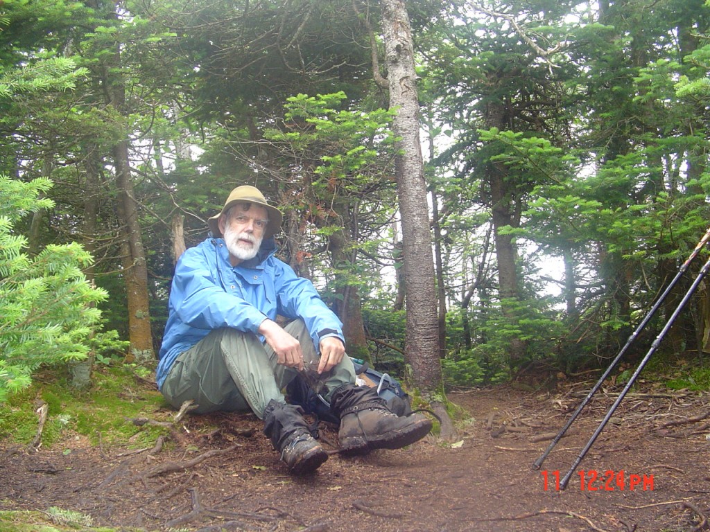 Back on the Seward summit from investigation of the Donaldson-Emmons herd path, I'm getting ready to pull out. It's almost 12:30 PM, cold and very windy.