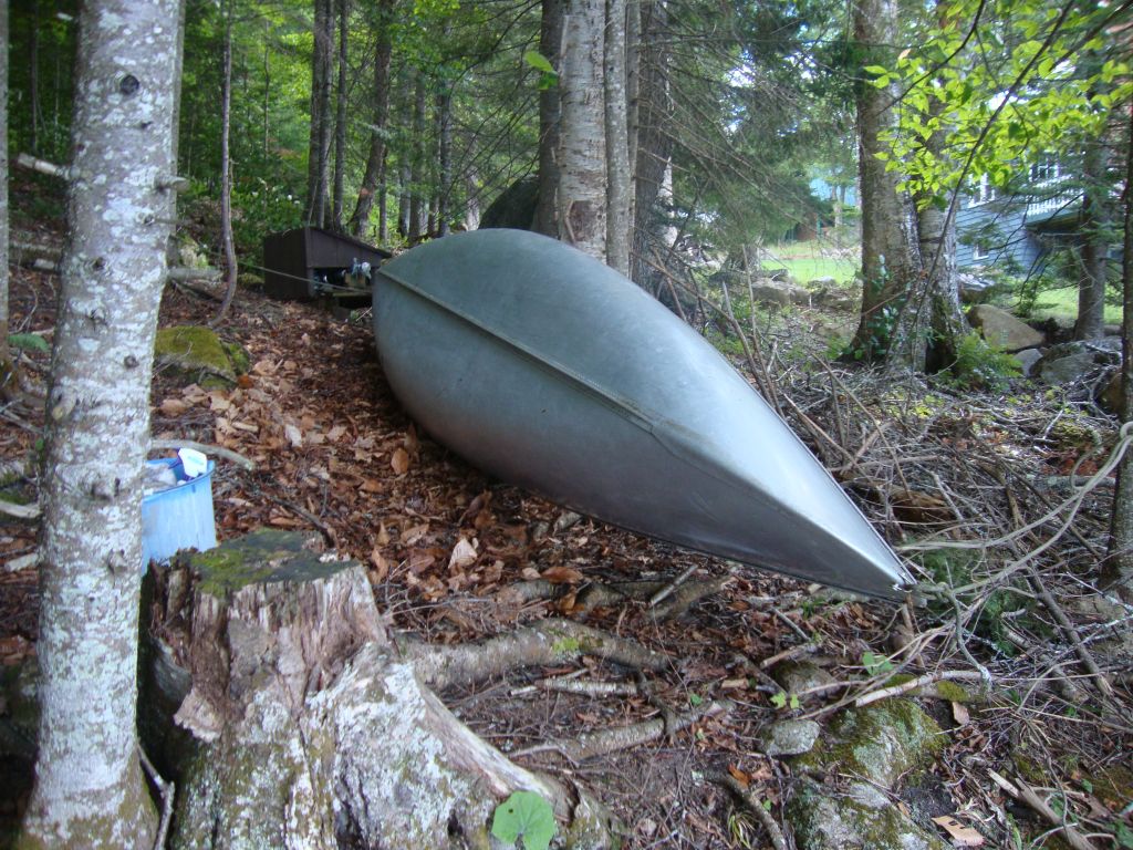 Like new, almost!
The removal of decades of material from the 17' Grumman Standard is now finished! I wonder if this could have a small effect on the ease of paddling.