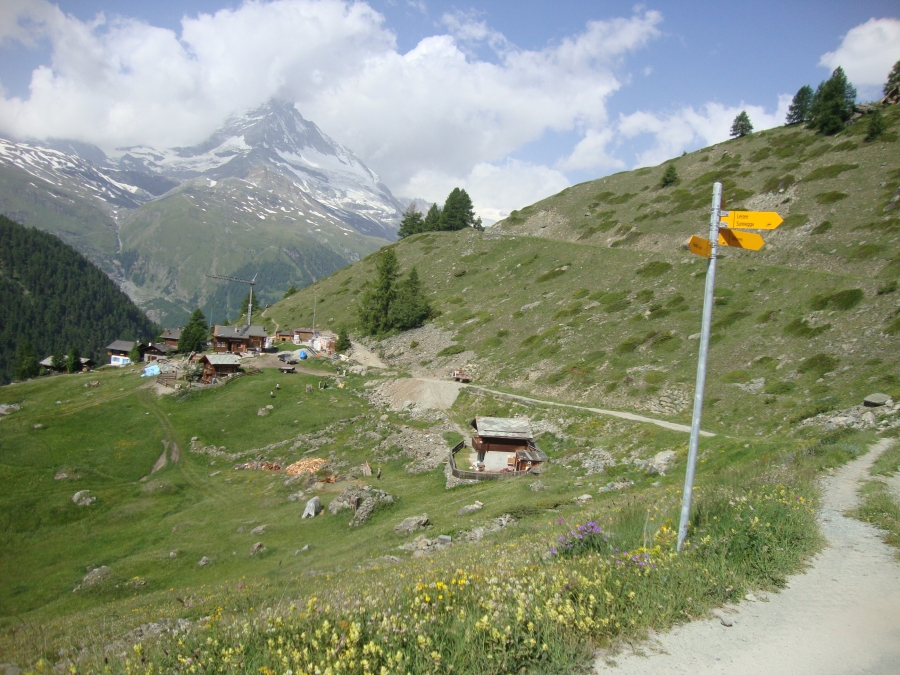 After two hours, ascending 500 meters, I arrived at Findeln at 10:00 AM and took a brief break here. My pace on the steep trail was: Left one thousand, right one thousand, left..., with the forward boot's heel only perhaps 8" ahead of the trailing boot's toe. Just repeat often enough, and you'll get there! 