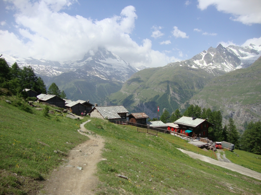 At 11:30 AM, this looks back to Tufteren; I'm moving north and rising out of it. On a signpost half an hour earlier, I was pleased to see my first "Europaweg" blue diamond, marking this famous north-south path.