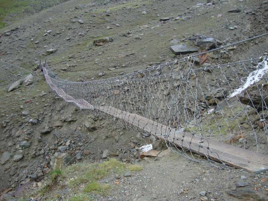 Here's the footbridge that was vaguely visible a couple of photos ago. Crossing it was fun! I'm now 45 minutes north of the Europahutte.