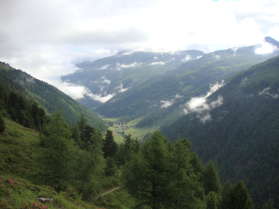 After 1:45, this is Gruben. We're looking northeast. It's 9:00 AM.