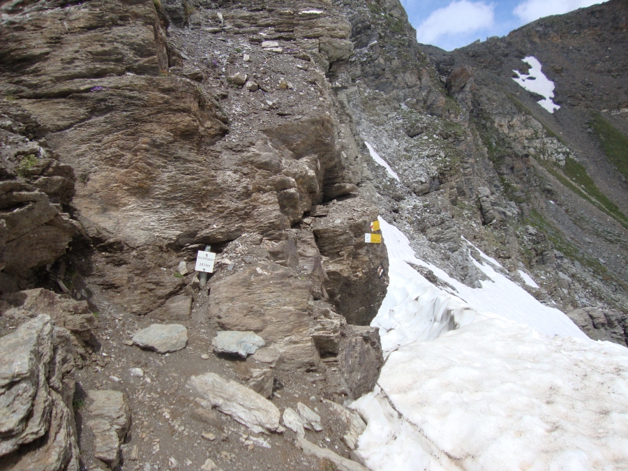 A final shot of Forcletta Pass, as I near the 12:55 end of my 35-minute lunch stop. I'd crossed that final snowfield near its upper edge, at the right in this photo.