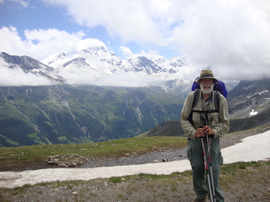 Col du Sorebois, at 1:08 PM --- about 5:20 of walking, ascending 1.2 kilometers from Zinal. 