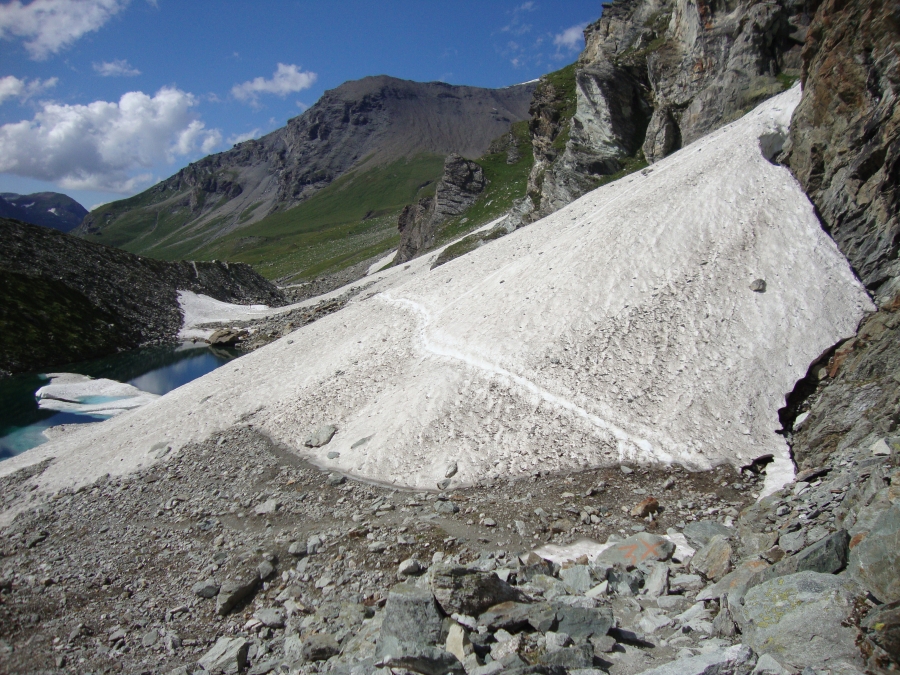 Shortly after 5:00 I've crossed this snowfield, and an hour later arrived at the hut --- an arduous 10 1/2 hour day, ending by re-ascending those 600 meters: The Cabane and the Col are about the same elevation.