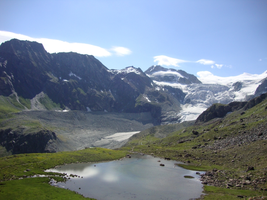 At 10:20 AM, we're looking southeast over Lac de la Bayenna; I could see the Cabane's metal roof shining in the sun. I descended 400m from the Cabane, and have now ascended 100m again.