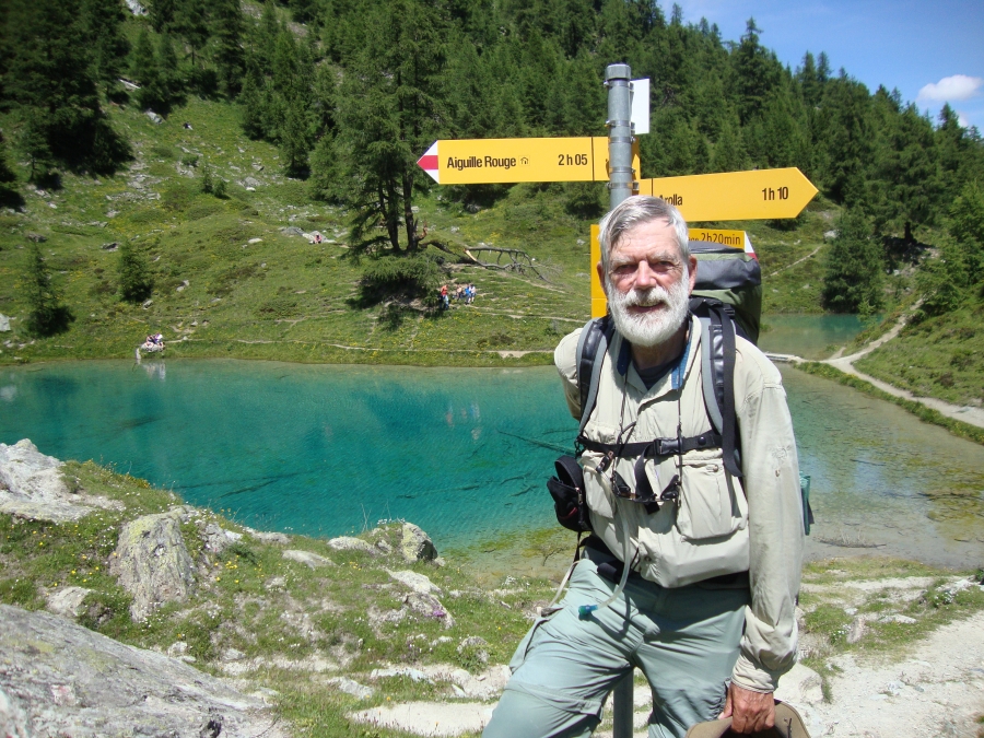 It actually took me only 50 minutes to reach this pretty, little lake. With elevation 2088m, I've ascended almost 600m from Les Hauderes.