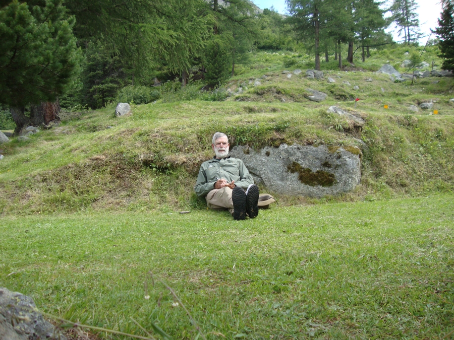 For back support, one leaned on the banks separating the sites' levels. Here, I'm transcribing my audio trail notes.